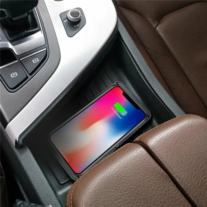 Universeel Qi draadloos oplaadpad 15W snellader. Antislip en ultradun auto accessoire voor telefoons.
