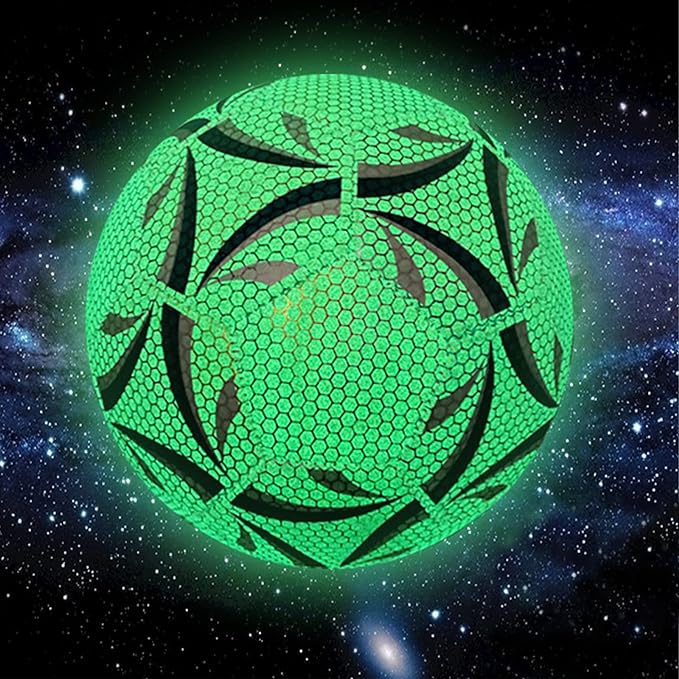 Lichtgevende voetbal met reflecterend effect, perfect voor nachtspel en training. Ideaal voor kinderen en jeugd.