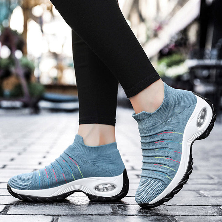 Modieuze comfort sneakers FeetyGO AIR COLOR. Vetersloos design, zachte zool voor dames.