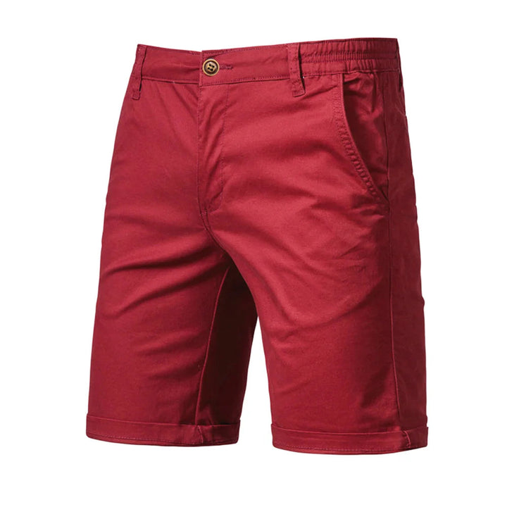 Regular fit heren chino short in trendy kleur, perfect voor een smart-casual zomerlook. Ademt comfort en stijl.