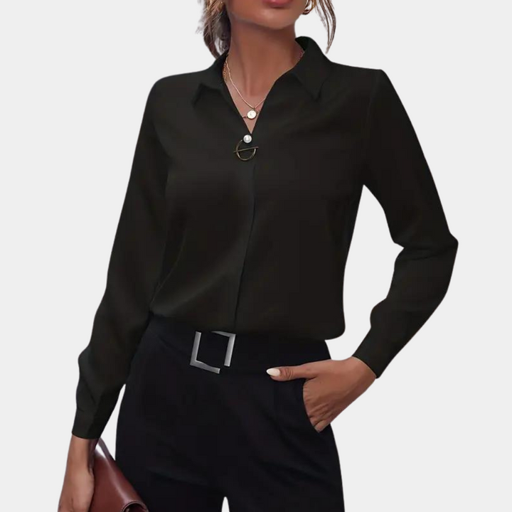 Stijlvolle dames top met klassieke kraag, een onmisbaar item voor een elegante en nette garderobe.