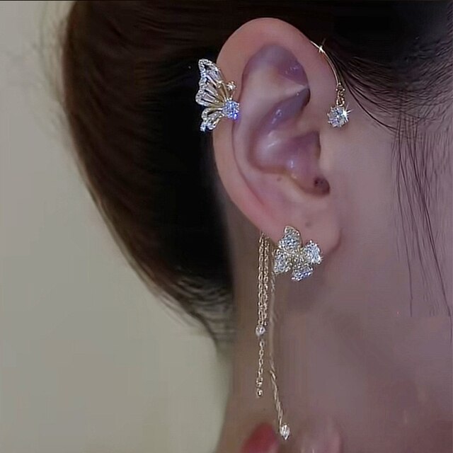 Gedetailleerde vlinder oor manchet, prachtig als sieraden voor dames zonder piercing. Voegt een unieke touch toe.