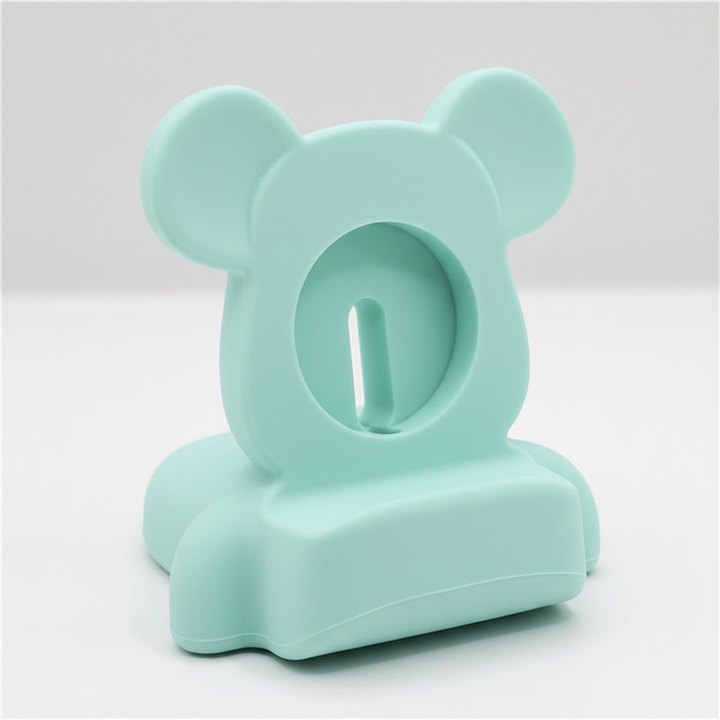 BearStand siliconen oplaadstandaard in vrolijke kleur; stabiel en veilig voor Apple Watch.