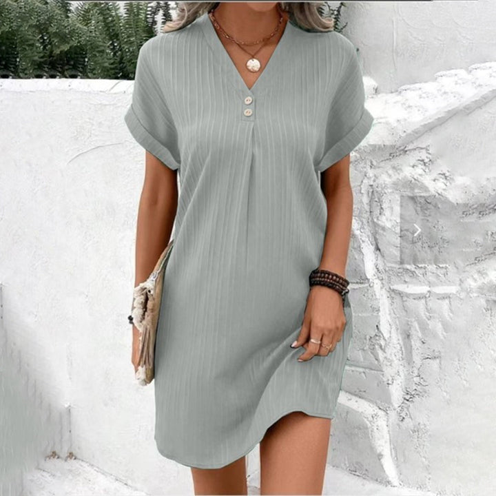 Modieuze dames zomerjurk, elegant en comfortabel, geschikt voor diverse zomerse gelegenheden.