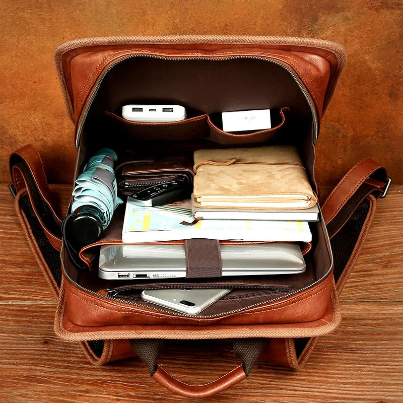 Duurzame en stijlvolle oranje leren unisex rugzak LeatherTitan voor laptops, ideaal voor werk, studie en reizen.