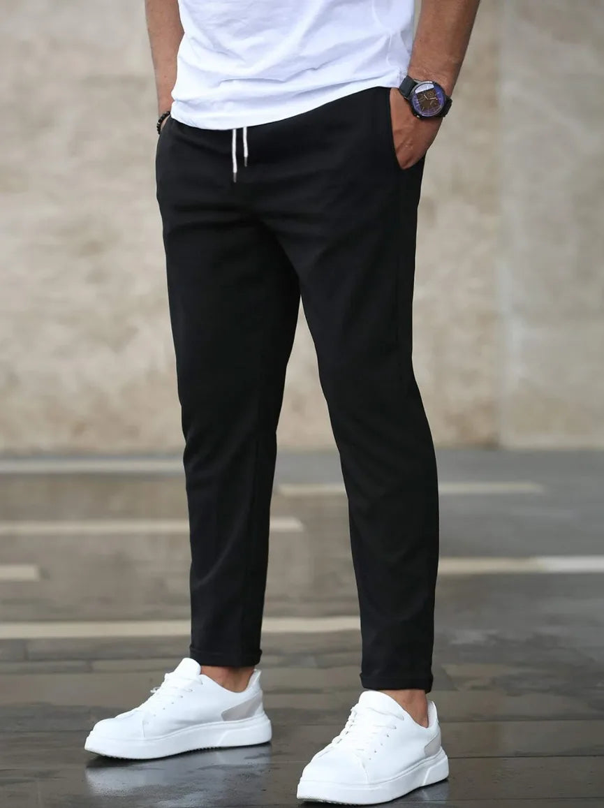 Comfortabele heren slim fit broek, elastische tailleband en moderne tapered pijpen. Ideaal voor casual & sportief.