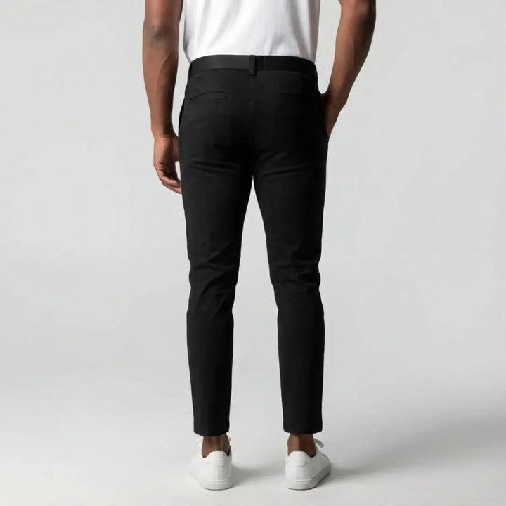 Ultiem comfort en moderne stijl met deze zwarte heren slim fit stretch chino, geschikt voor elke dag.