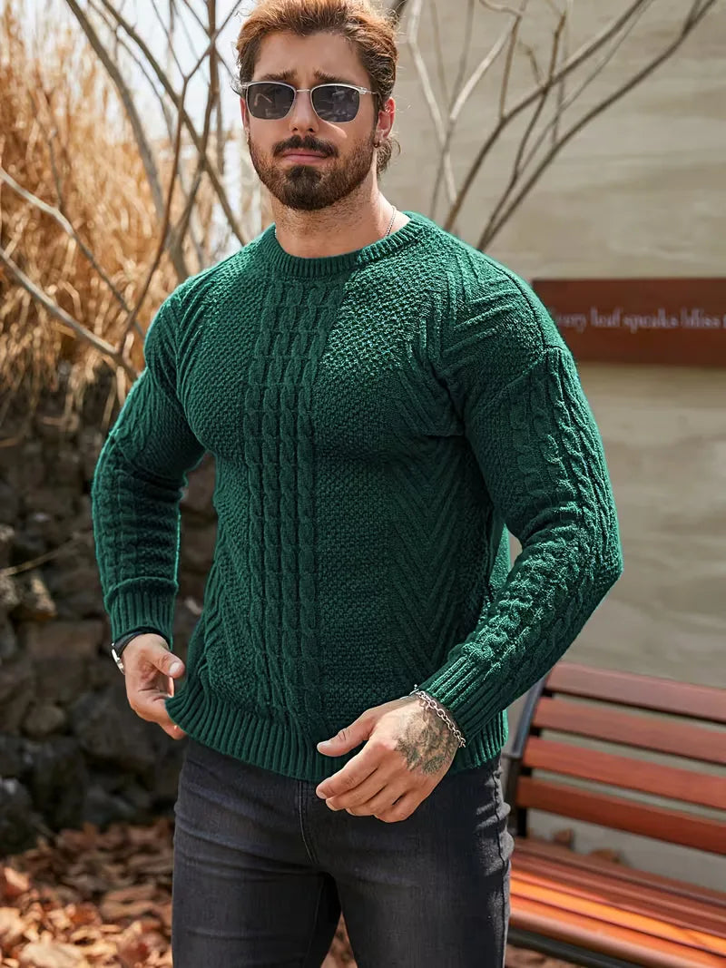 Slim fit heren trui, ronde hals, met subtiel kabelpatroon. Perfect voor een casual look.