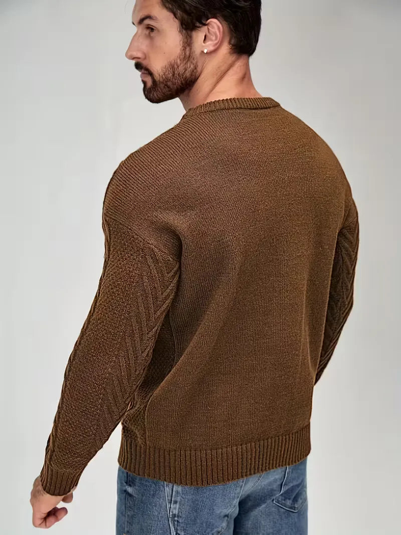 Stijlvolle heren trui, ronde hals, slim fit. Met gedetailleerd kabelpatroon voor de winter.