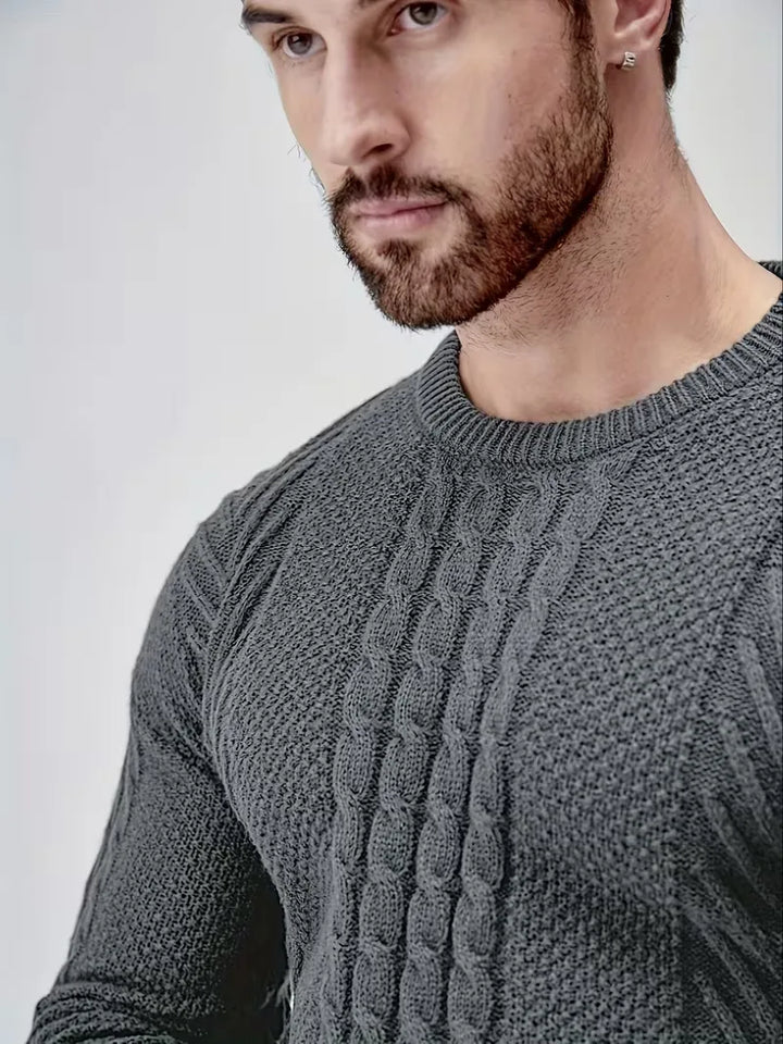 Comfortabele heren trui, slim fit ronde hals, met prachtig kabelpatroon. Herfstmode must-have.