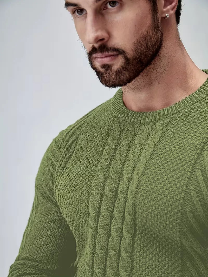 Comfortabele heren trui met ronde hals, slim fit en authentiek kabelpatroon. Voor de koelere maanden.