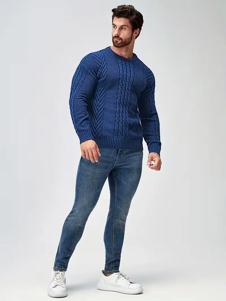 Zachte heren trui, slim fit, ronde hals, met fraai kabelpatroon. Winterse must-have.