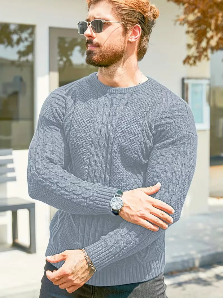 Elegante slim fit heren trui met ronde hals en verfijnd kabelpatroon, casual chic.