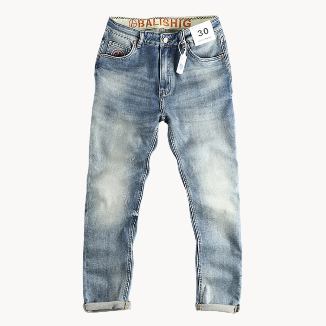 Lichtblauwe slim fit heren jeans, gewassen voor een casual en comfortabele pasvorm. Ideaal voor lente en zomer.