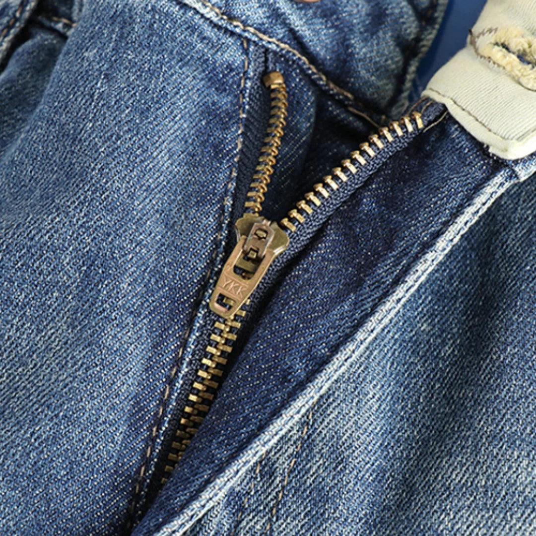 Comfortabele lichtblauwe gewassen slim fit jeans voor heren. Veelzijdig en stijlvol voor casual outfits.