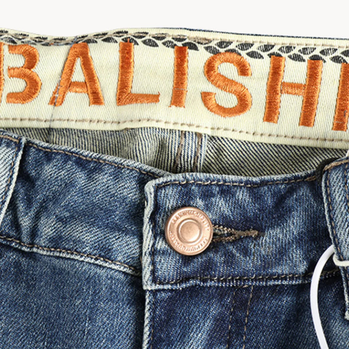 Heren slim fit jeans met trendy lichtblauwe wassing. Een veelzijdige en comfortabele keuze voor de zomer.