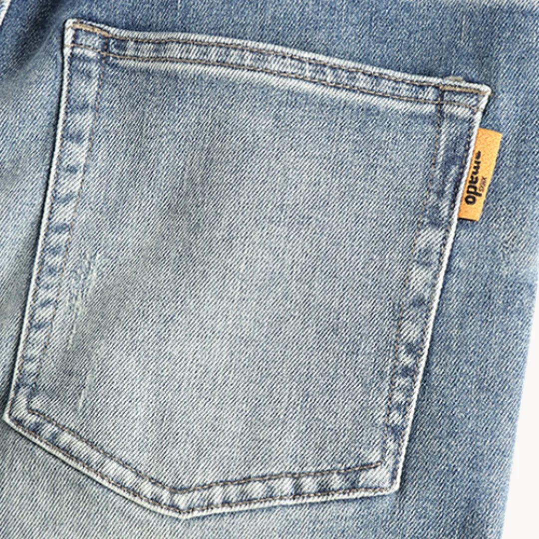 Stijlvolle lichtblauwe gewassen heren slim fit jeans, perfect voor lente- en zomer casual looks.