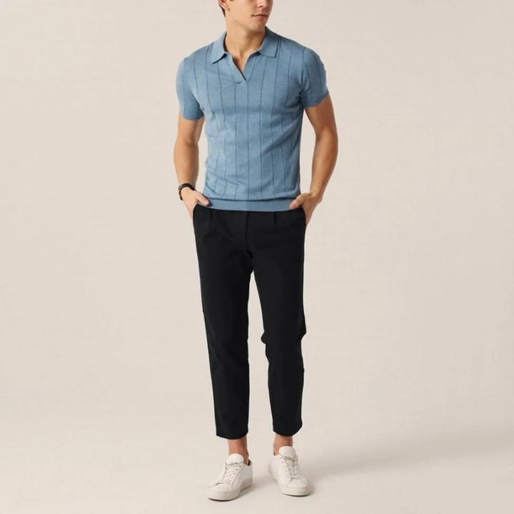 Witte slim fit poloshirt voor heren, gebreid met ribbels structuur, ideaal voor zomerse dagen.