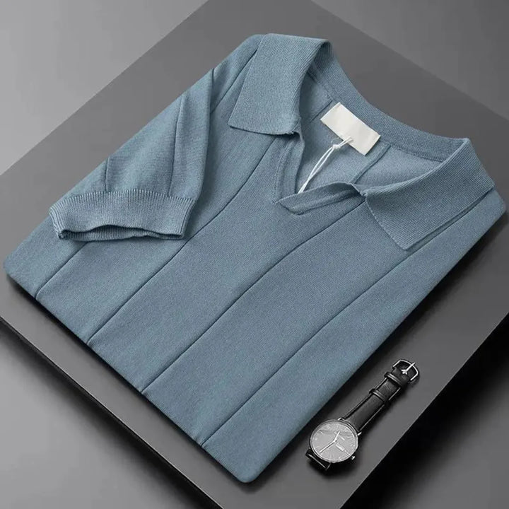 Stijlvolle heren gebreide polo, slim fit pasvorm, korte mouwen en subtiele ribbels.