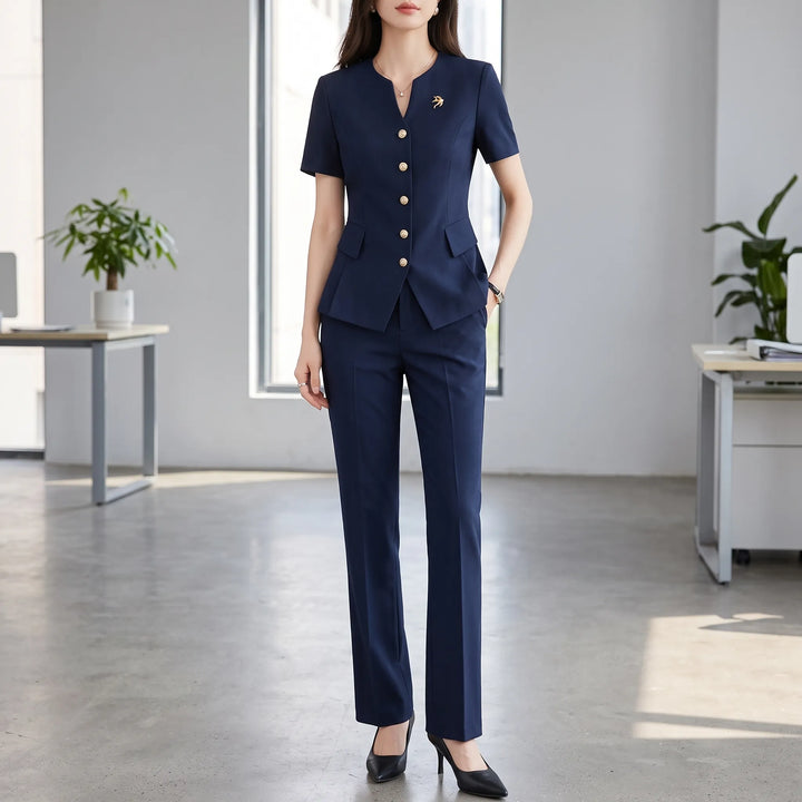 Dames slimfit broekpak, elegant en professioneel voor kantoor. Zakelijke vrouwenmode met comfortabele pasvorm.