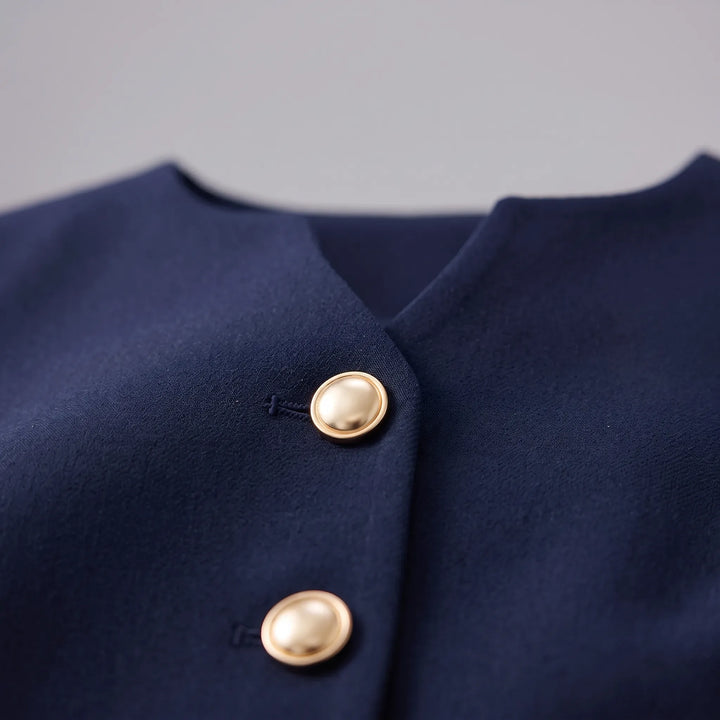 Professioneel damesbroekpak, ideaal voor kantoor en zakelijke afspraken. Comfortabele elegante zomerkleding.
