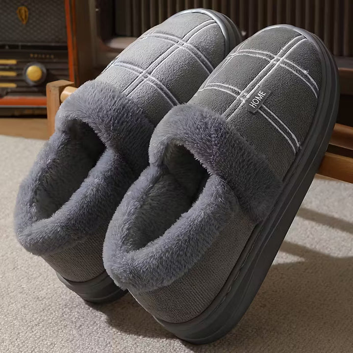 Geruite heren pantoffels met gesloten hiel en antislipzool, gevoerd met pluche voor warme voeten thuis.