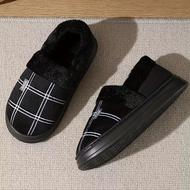 Comfortabele heren pantoffels, geruit met pluche voering, ideaal voor warme voeten tijdens herfst & winter.