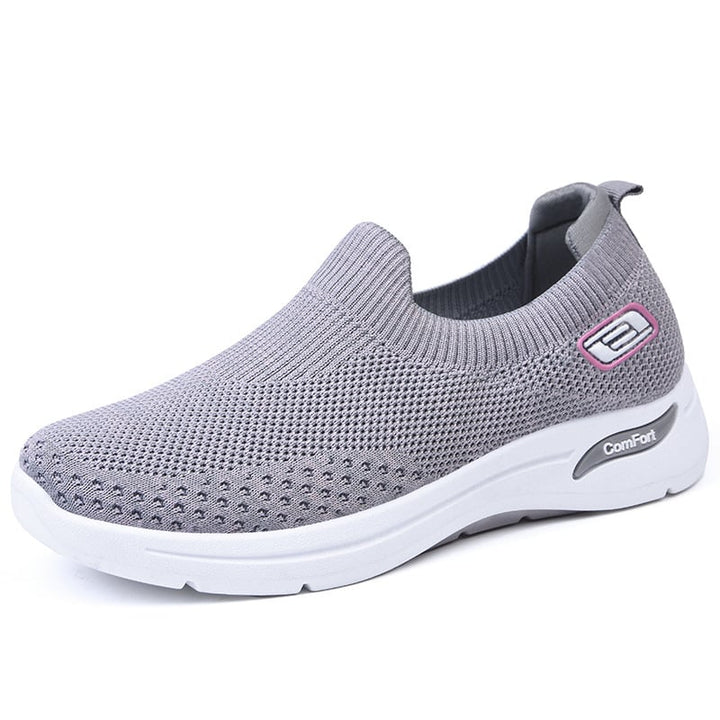 Zwarte dames sneakers, ideaal voor dagelijks gebruik, met zachte demping en orthopedische ondersteuning.
