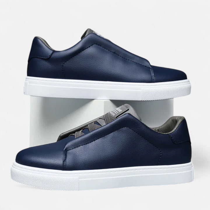Witte heren instap sneakers, ideaal voor een frisse, casual en trendy zomerlook.