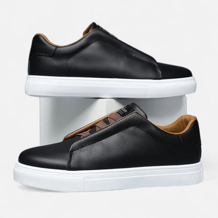 Donkerblauwe instap sneakers voor heren, comfortabel en sportief, perfect voor elke dag.