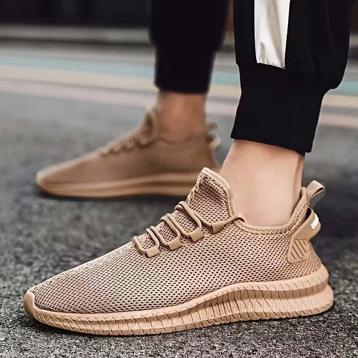 Lichtgewicht unisex sneakers met ademend mesh en comfortabele zool, ideaal voor wandelen en vrije tijd.