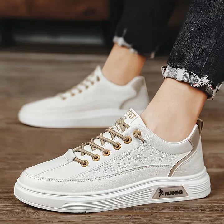 Opvallende heren platform sneakers met ergonomische verhoogde zool voor extra comfort en een unieke stijl.