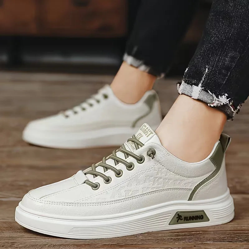 Trendy heren sneakers met stevige platform zool, perfect voor extra lengte en casual comfort.