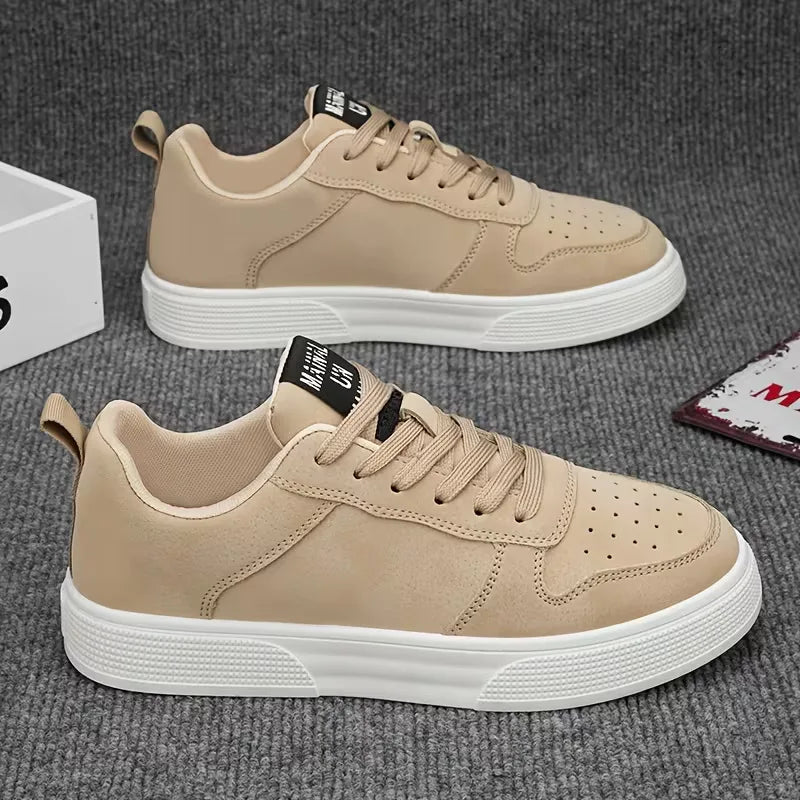 Duurzame heren sneakers met een slipvaste zool, gemaakt van faux suède voor comfortabele, actieve dagen.