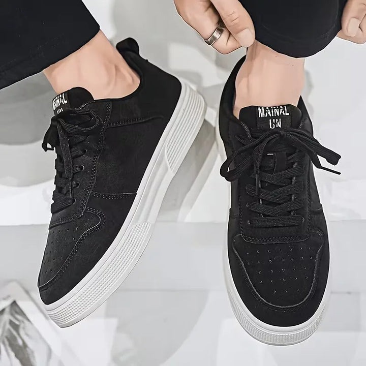 Comfortabele heren sneakers van faux suède, met slipvaste zool voor maximale grip en dagelijks loopcomfort.