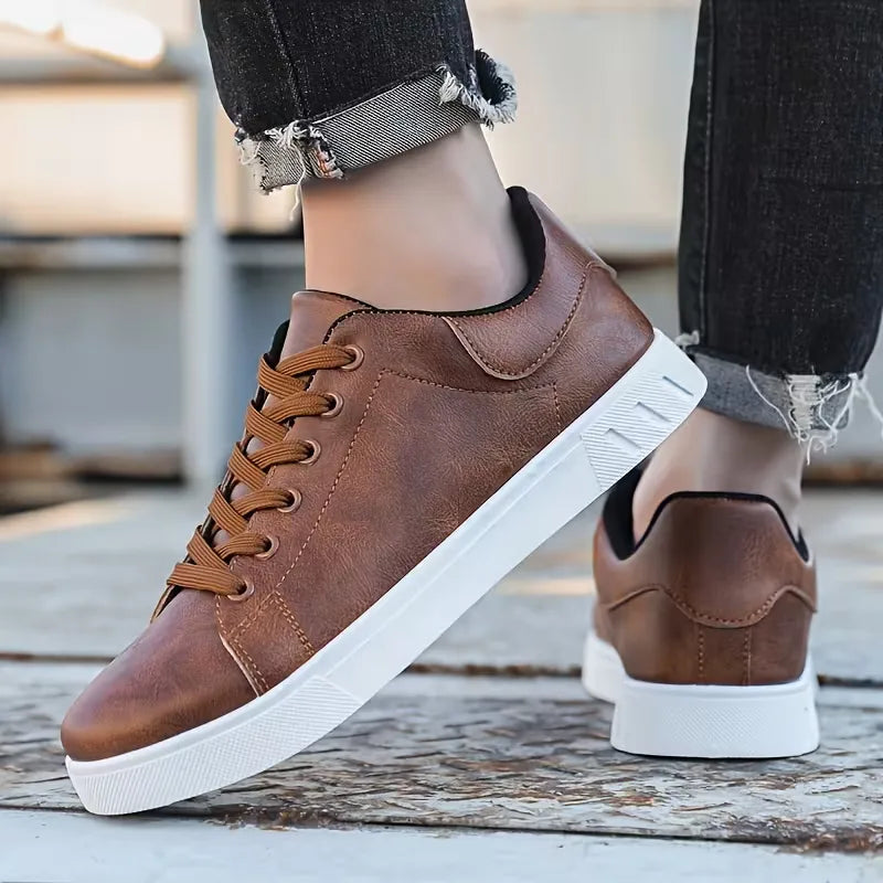 Moderne heren vetersneakers, combineer comfort met stijl voor diverse casual outfits.