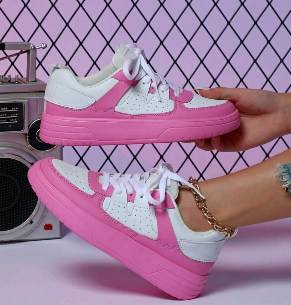 Isabelle dames sneakers met contrasterende zool en dynamische kleurrijke prints. Perfecte mix.