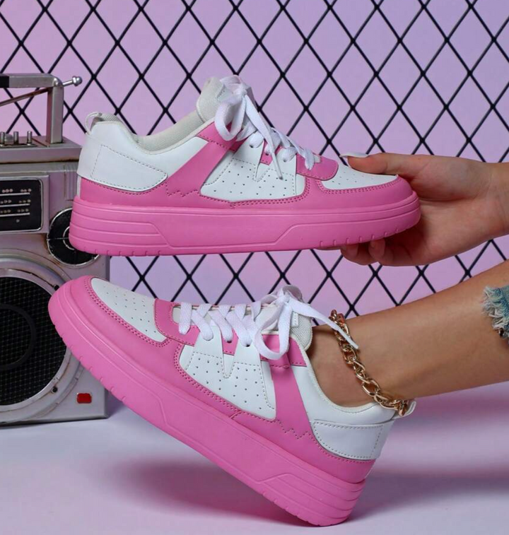 Isabelle dames sneakers met contrasterende zool en dynamische kleurrijke prints. Perfecte mix.