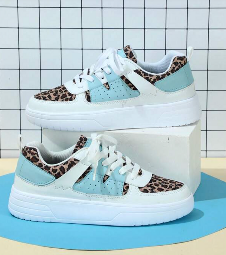 Stijlvolle Isabelle dames sneakers met modieuze look, ideaal voor de trendy vrouw.