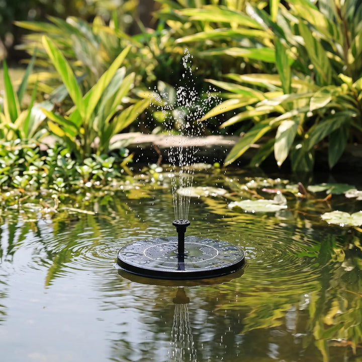 Drijvende zonnefontein voor tuin en vijver, energiezuinig waterornament met zonne-energie.