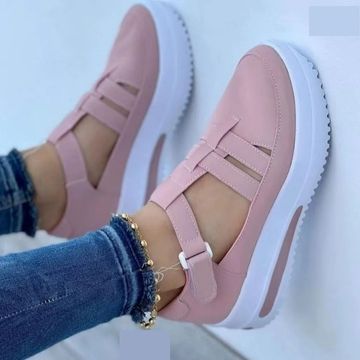 Elegante dames zomerschoenen met sleehak en orthopedische voetondersteuning, verkrijgbaar in blauw en roze.