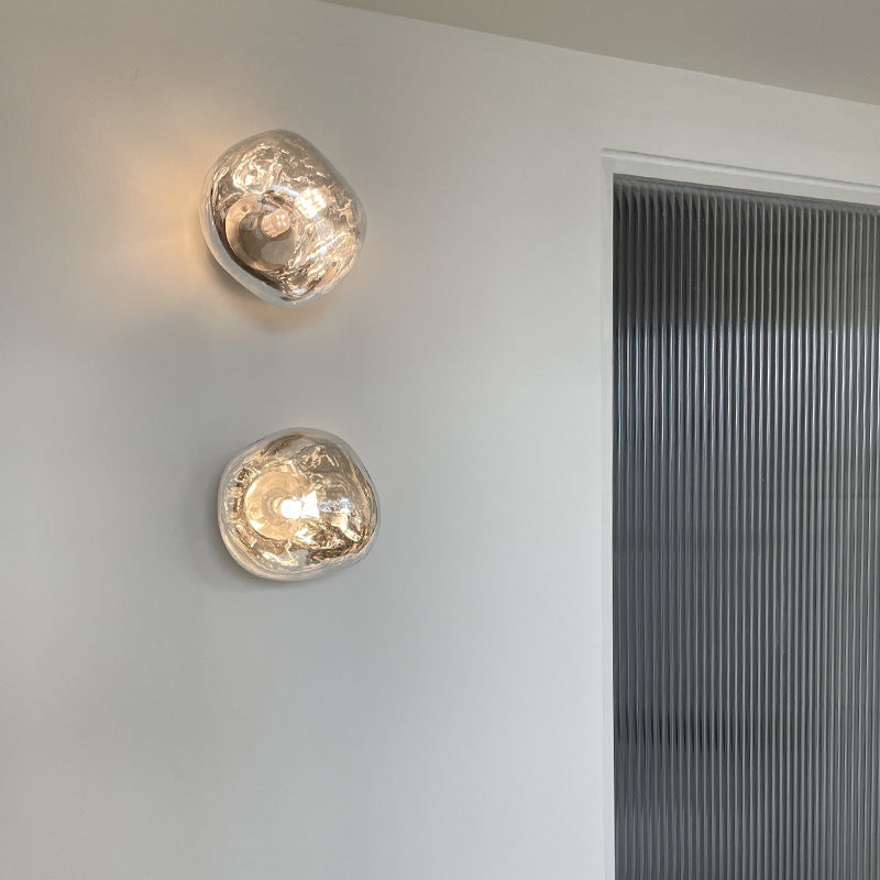 Glazen wandlamp voor interieur design, voegt een luxe touch toe.