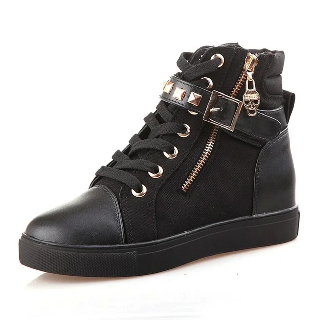 Trendy witte leren hoge sneakers met rits voor dames. Comfortabele sportieve schoenen voor dagelijkse stijl.