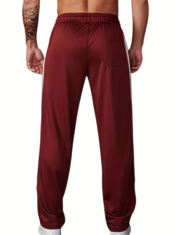 Veelzijdige heren trainingsbroek met zachte stof en een casual-sportieve look.