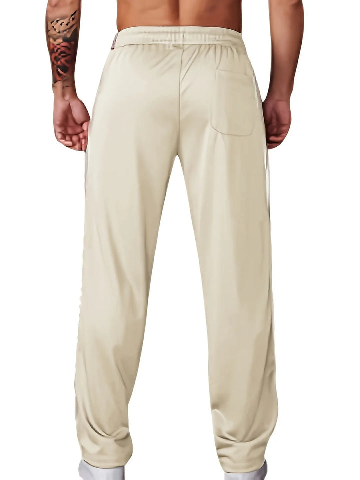 Zwarte heren sportkleding broek, perfect voor workouts of ontspannen momenten thuis.