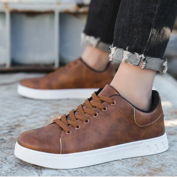 Heren sportschoenen met vetersluiting en ondersteunende zool voor optimaal comfort. Perfect voor dagelijks gebruik.