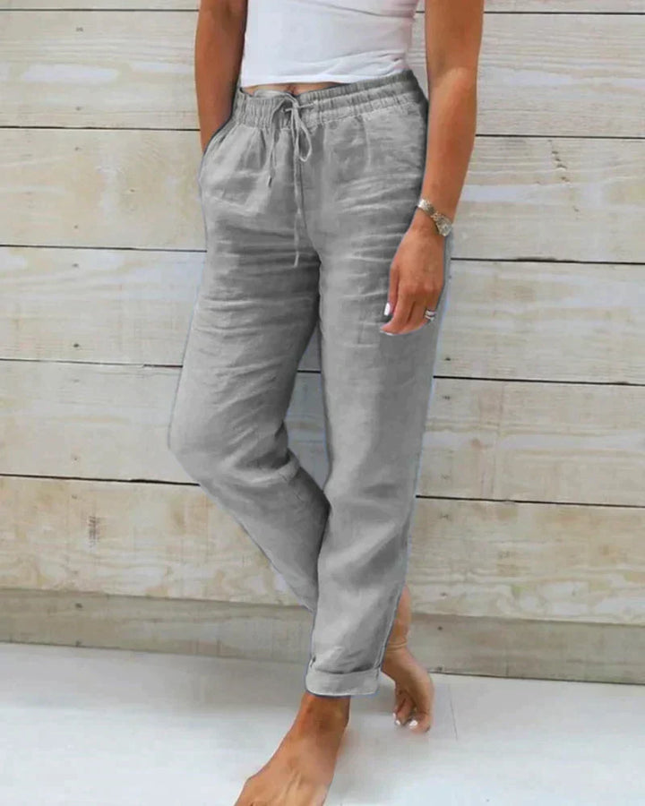 Comfortabele casual damesbroek voor de zomer. Deze modieuze broek met wijde pijpen is elegant en luchtig.