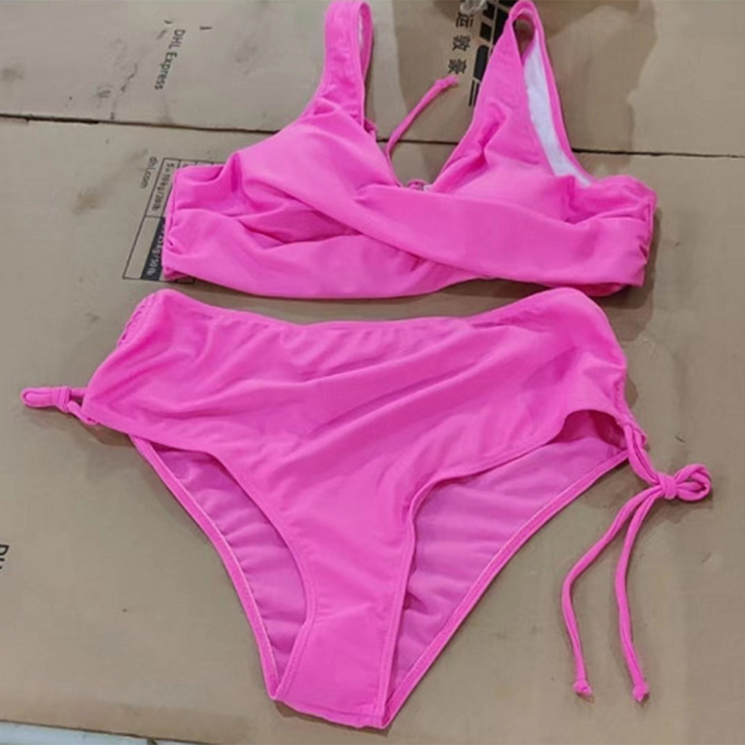 Comfortabele bikini set voor vrouwen, sneldrogend en trendy. Ideale zomer bikini en stijlvolle zwemoutfit voor het strand.