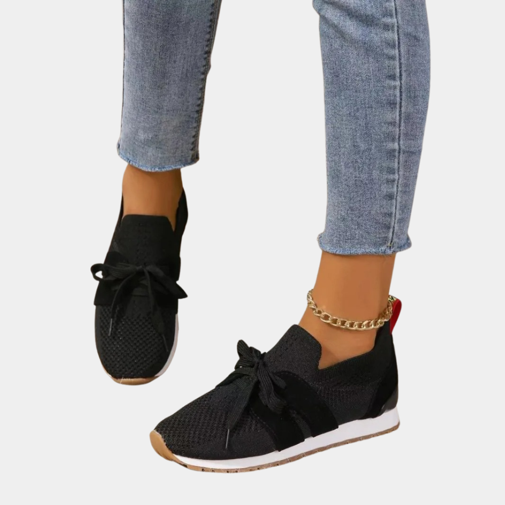 Zwarte VHM damessneakers; elegant en veelzijdig. Ideaal voor modebewuste dames.