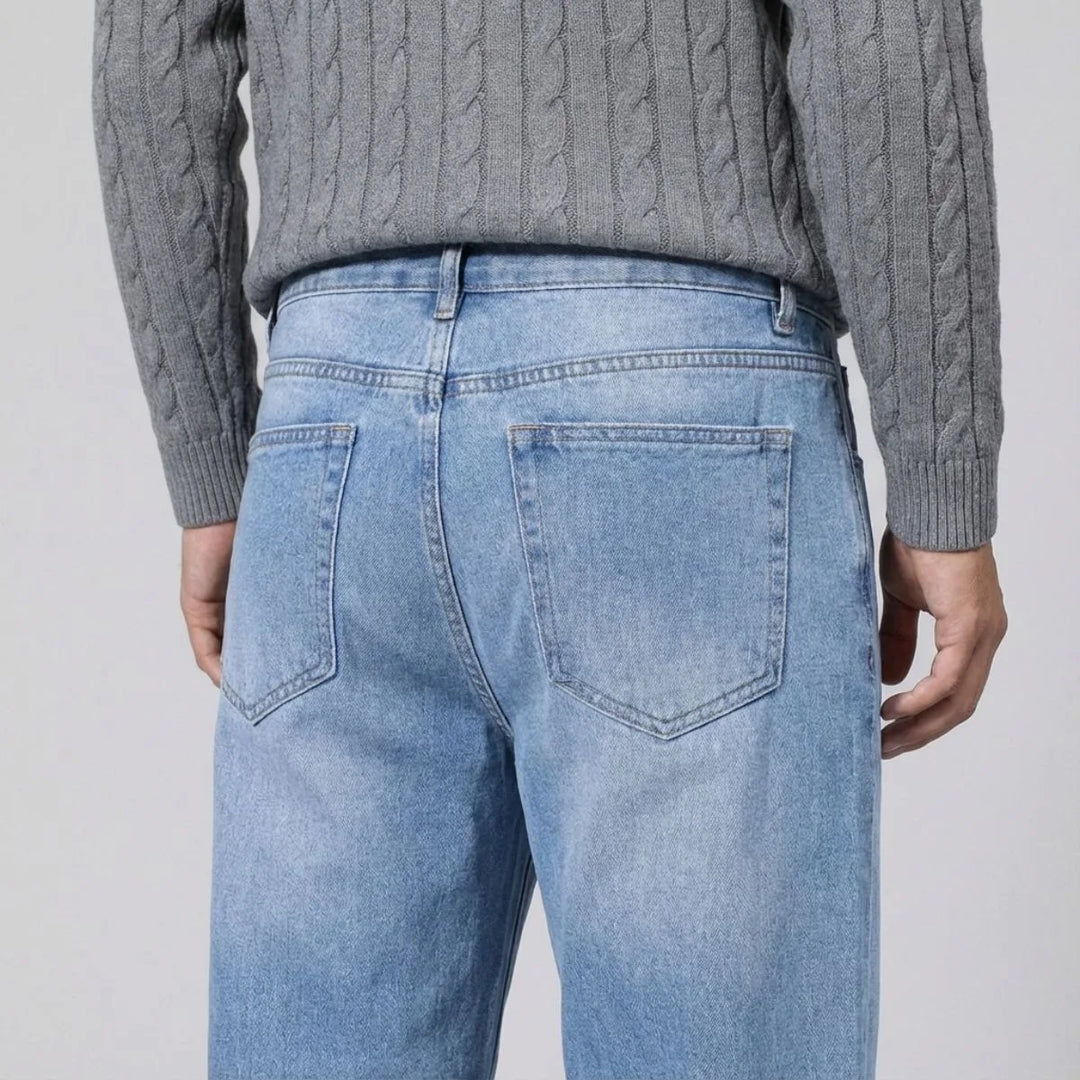 Moderne straight leg herenjeans, regular fit, met een stoere wassing. Ideaal voor een relaxte look.